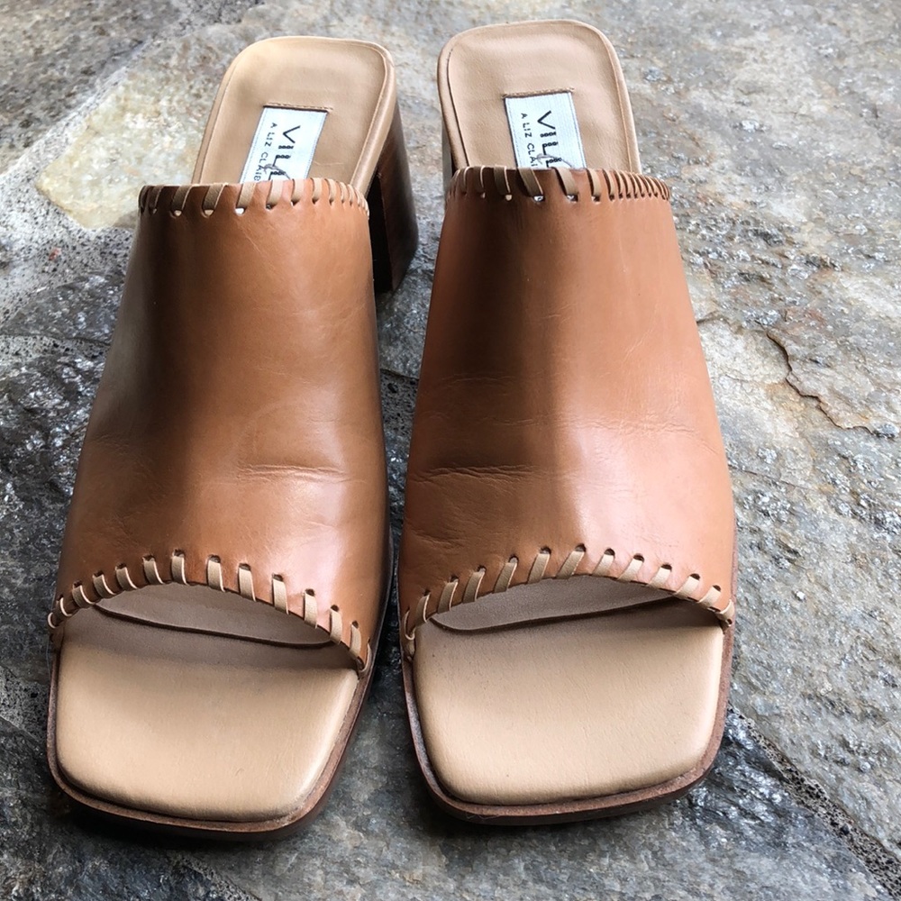 NEW, Elegant Tan Sandal.